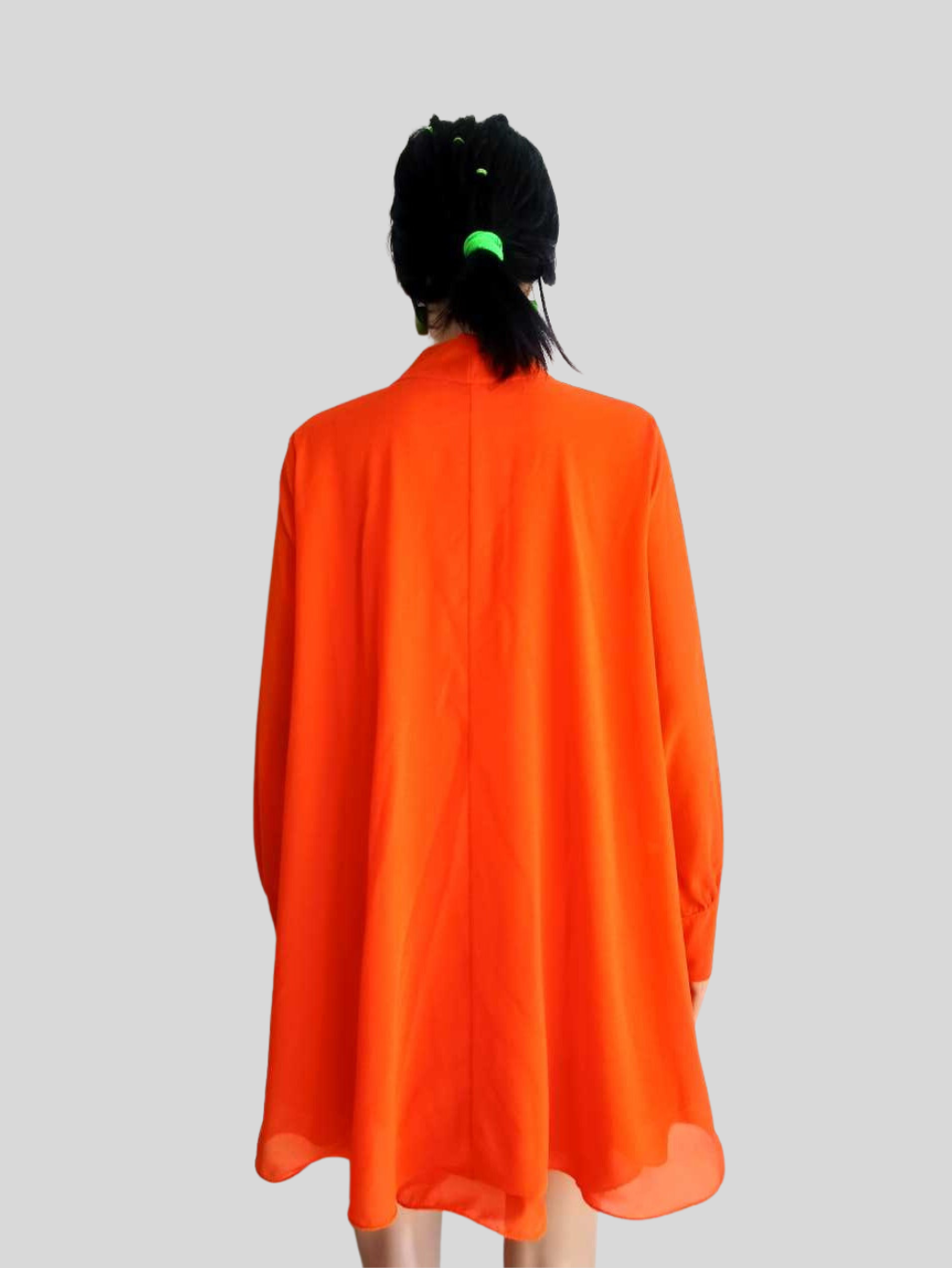 Robe ORANGE à volants avec col lavallière
