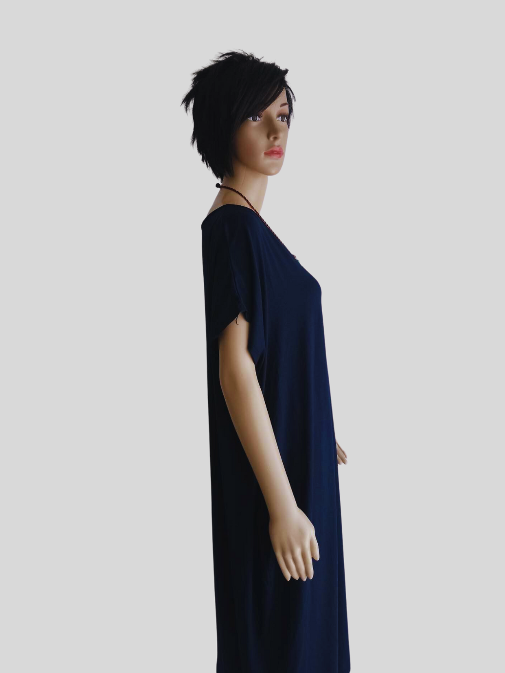 Robe BLEUE FONCÉE avec collier