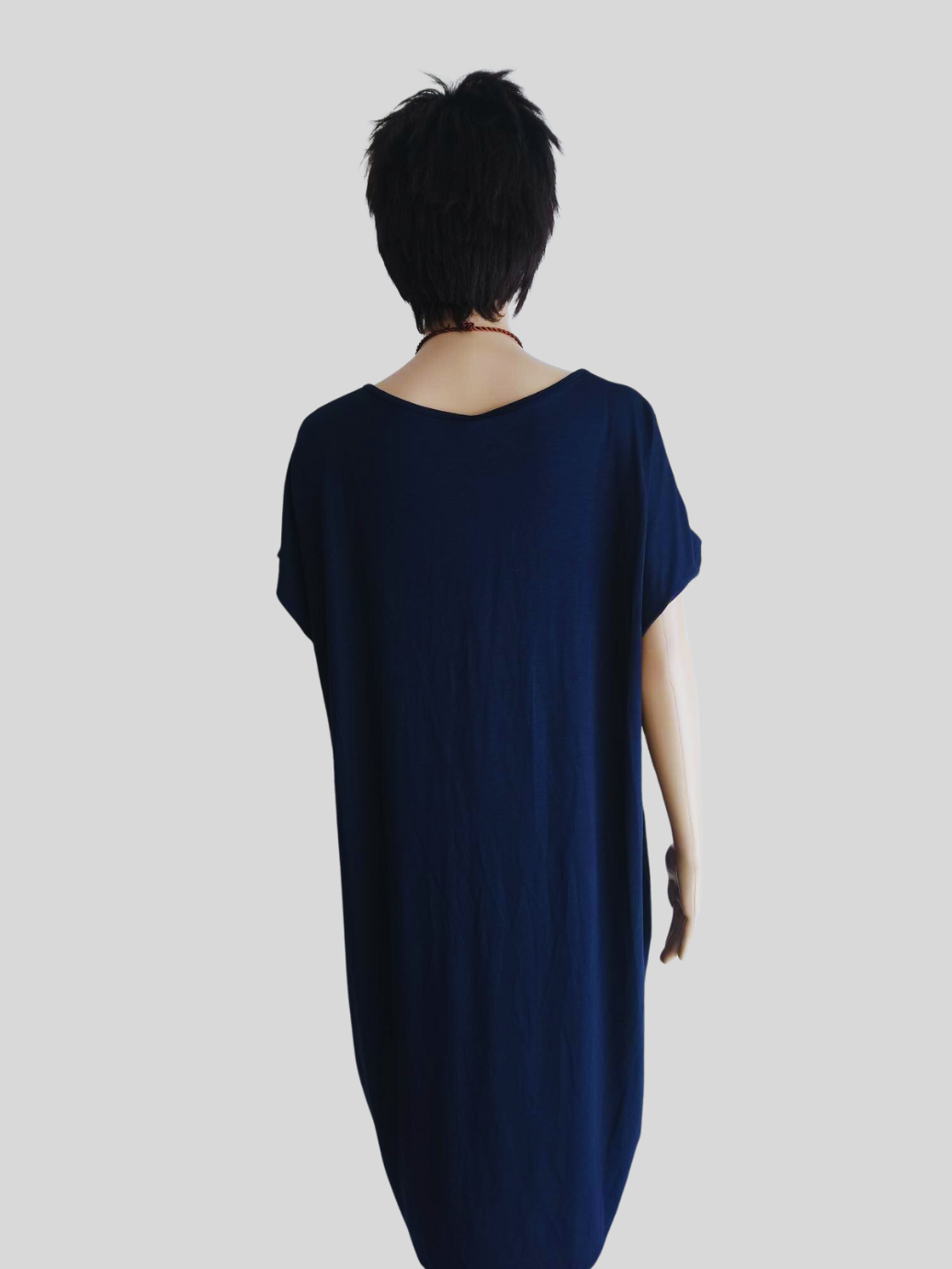 Robe BLEUE FONCÉE avec collier