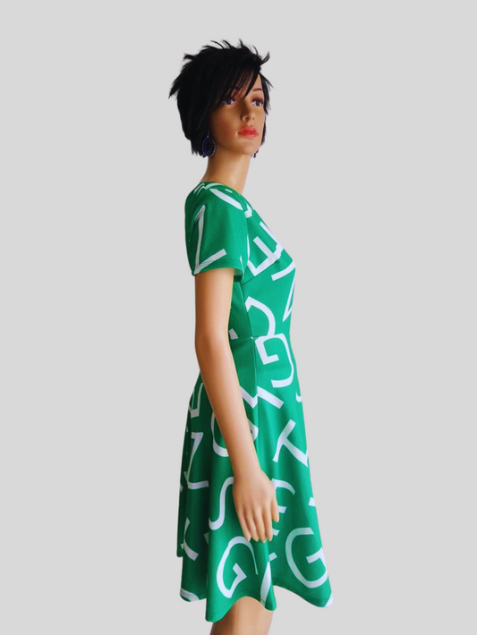 Robe colorée imprimée mi-longue à motif lettres