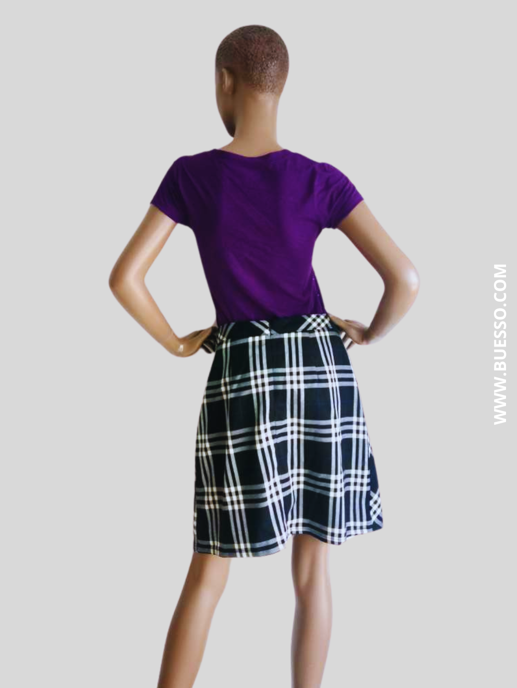 Jupe plissée à carreaux mi-longue, allure féminine & détail mode
