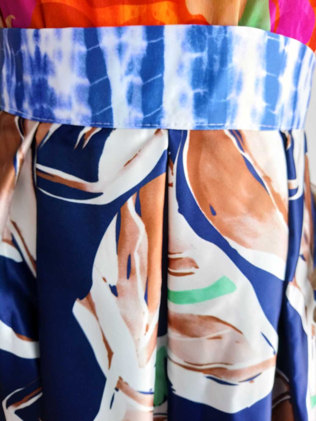 Jupe BLEUE à fleurs satinée taille haute