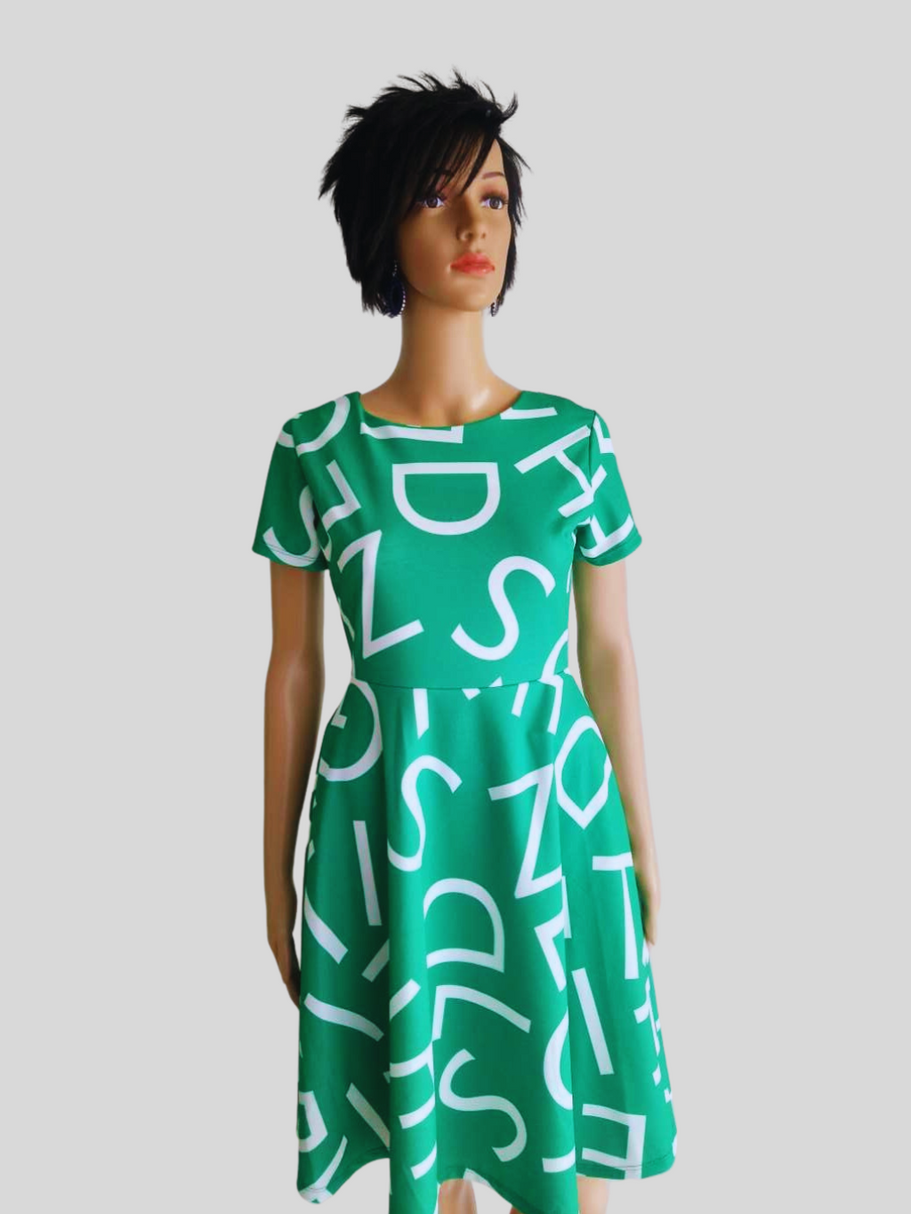 Robe femme verte imprimée mi-longue à motif lettres