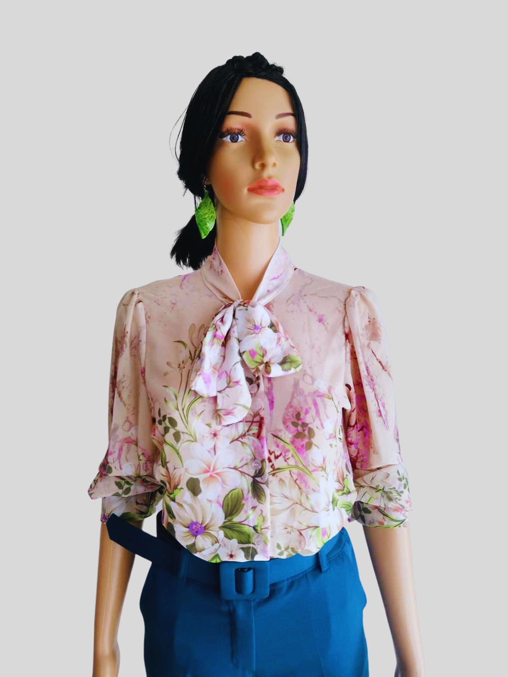 Blouse BEIGE à fleurs à nouer