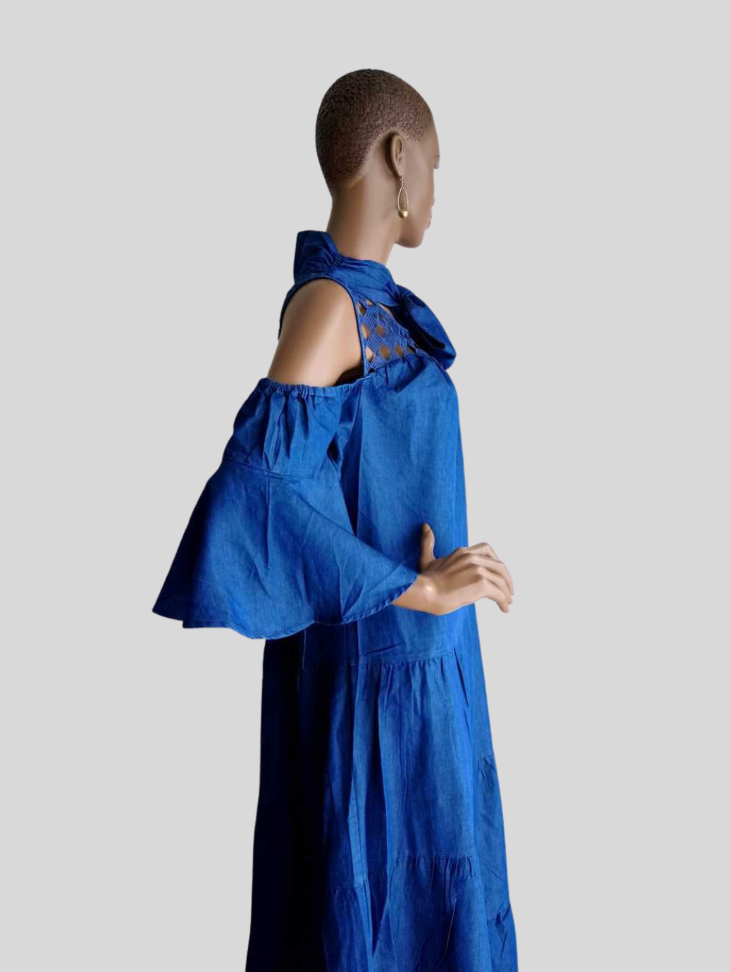 Robe JEANS en dentelle avec col lavallière à nouer