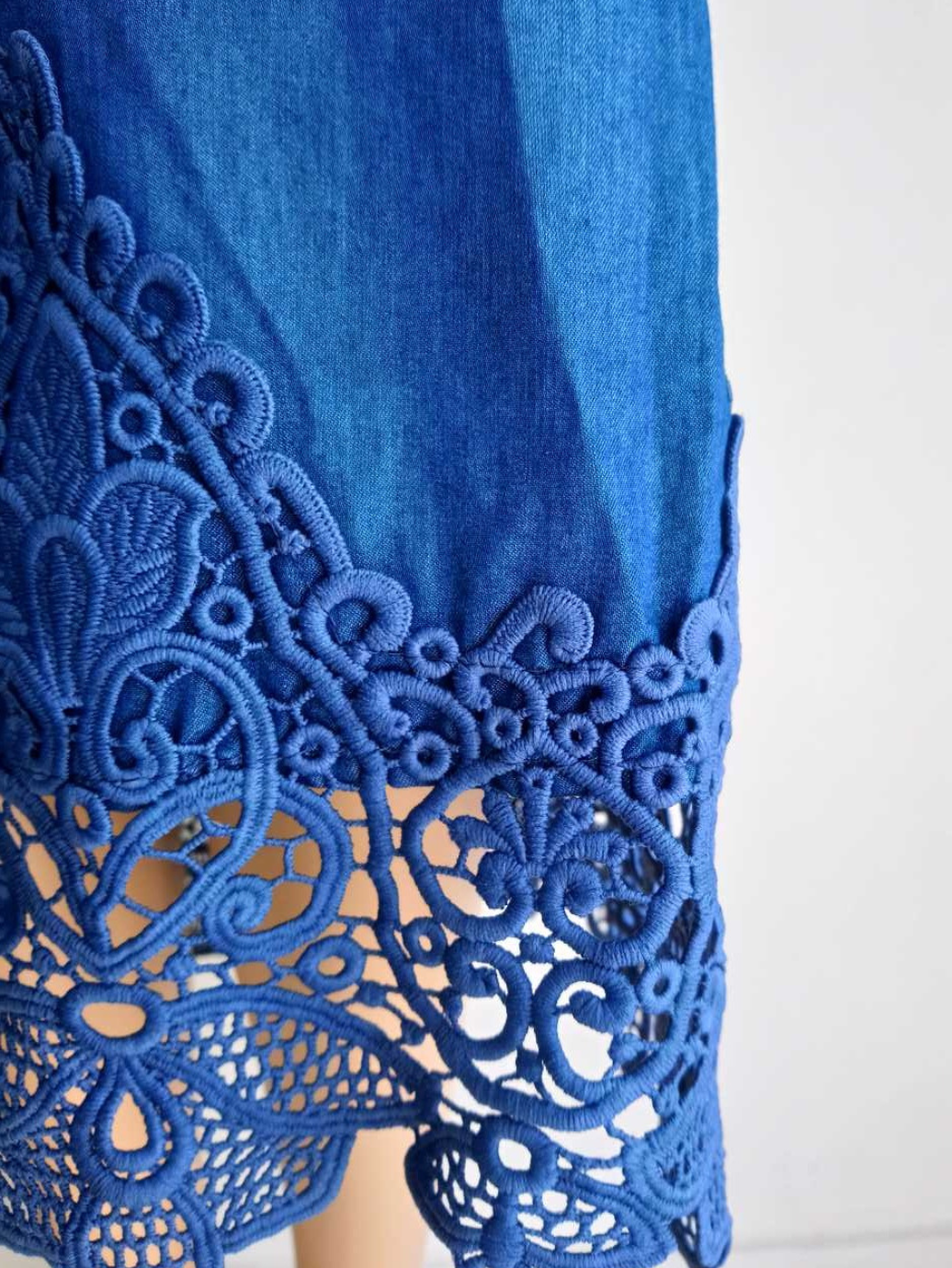 Robe JEANS col bateau en dentelle