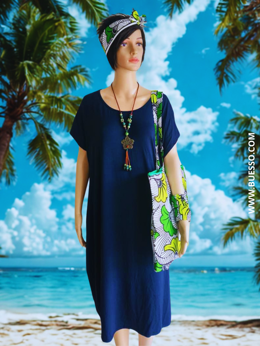 Robe bleu marine élégante avec collier intégré - confort et style assuré