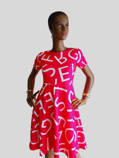 Robe colorée imprimée mi-longue à motif lettres