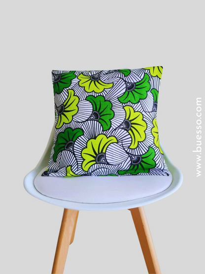 Housse de coussin en Wax FLEUR DE MARIGE - fait main en France