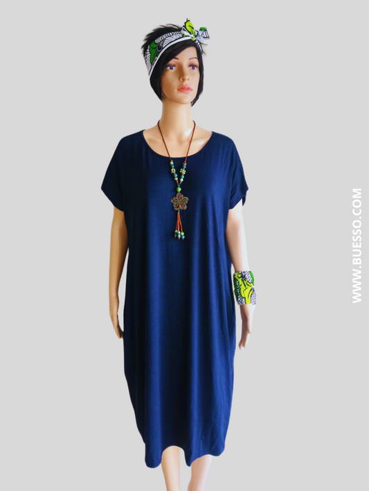 Robe bleu marine élégante avec collier intégré - confort et style assuré