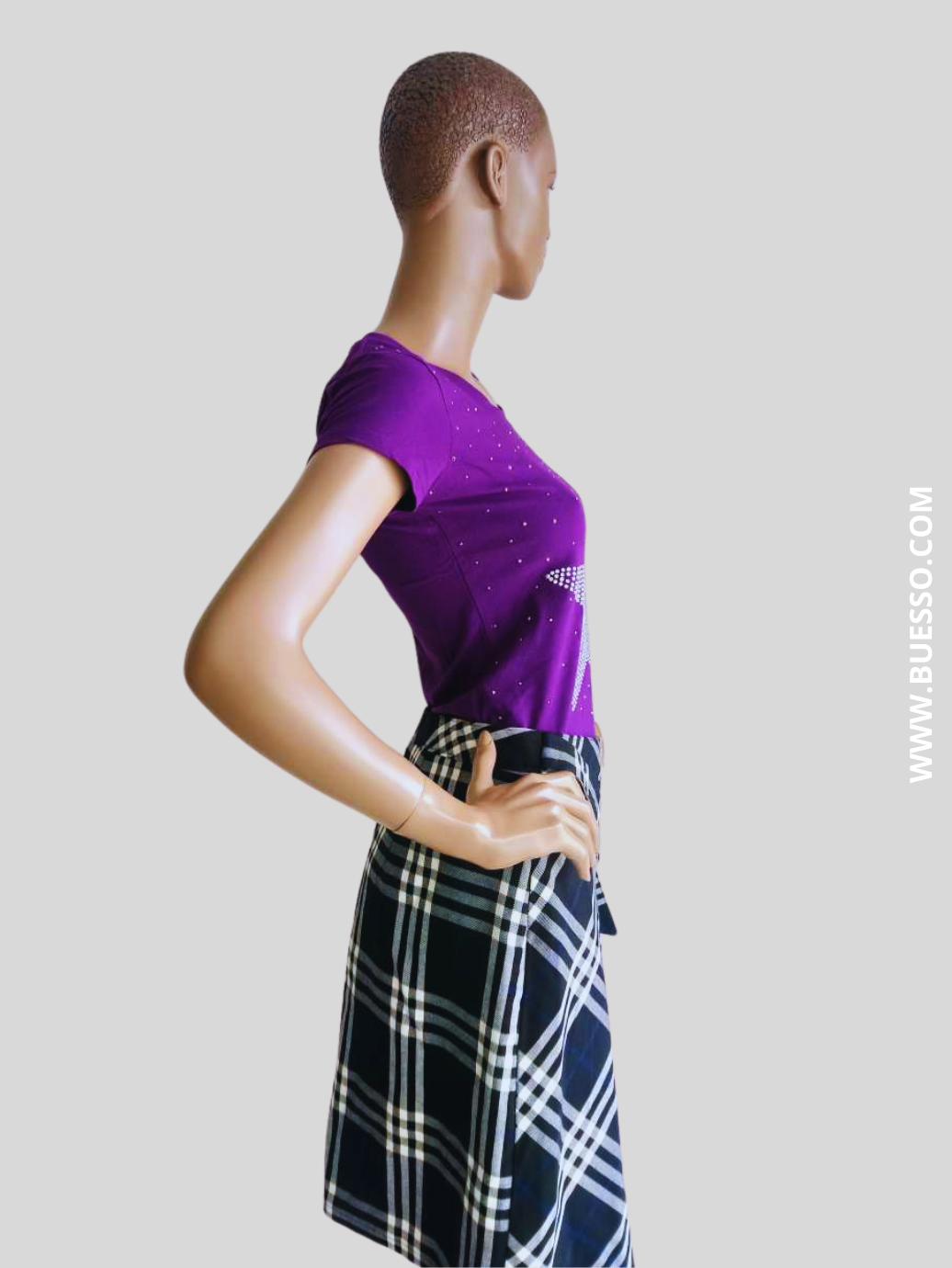 Jupe plissée à carreaux mi-longue, allure féminine & détail mode
