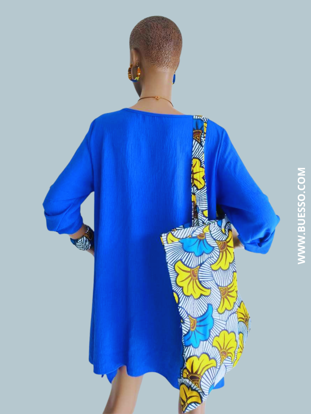 Robe BLEUE ÉLECTRIQUE avec collier intégré