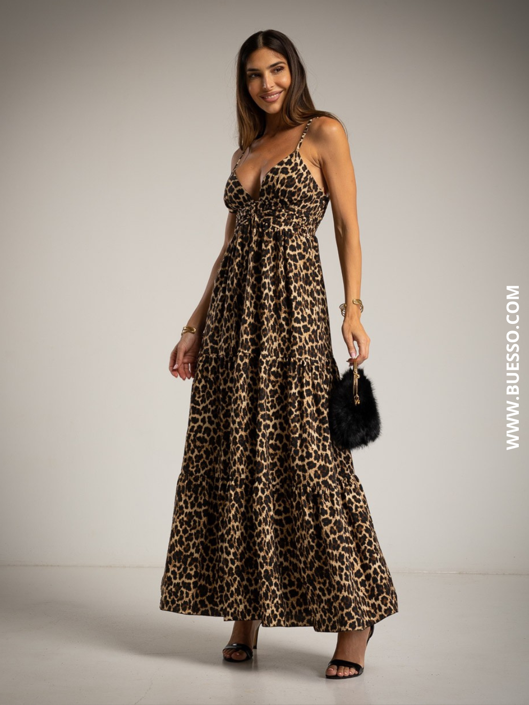 Robe léopard élégante avec boucle doré sous poitrine