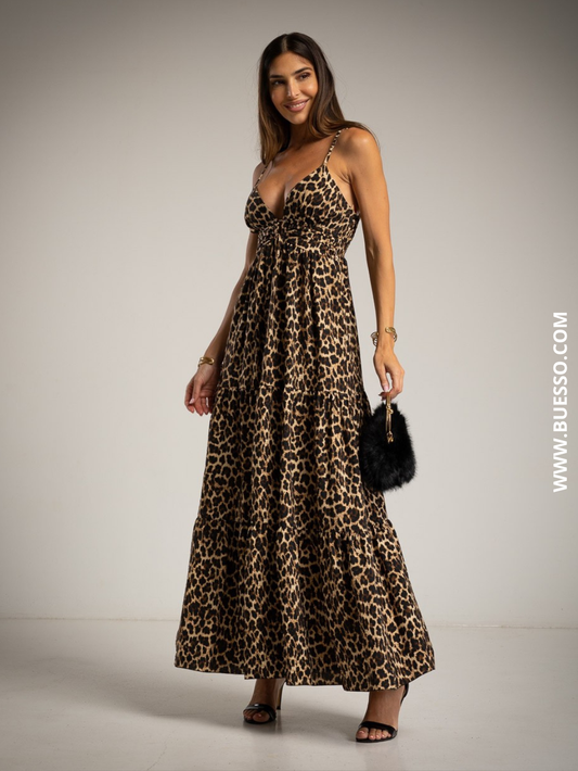 Robe léopard élégante avec boucle doré sous poitrine