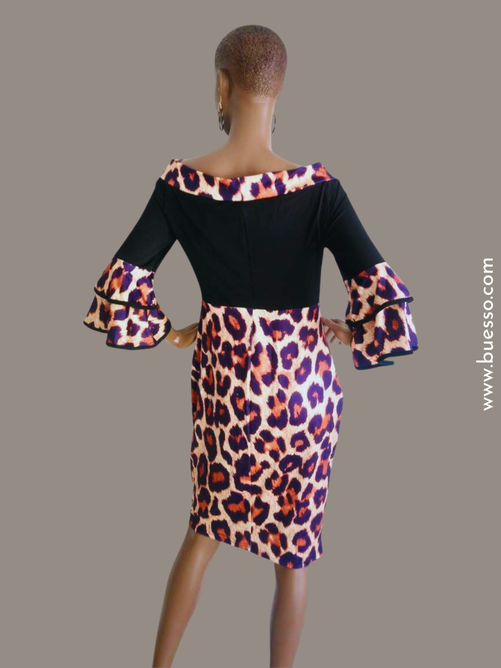 Robe léopard élégante avec manches à volants