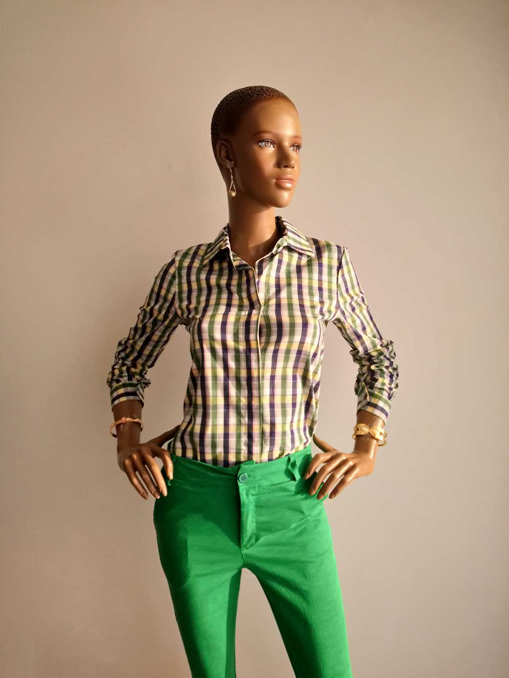 Chemise VERTE à boutons cachés