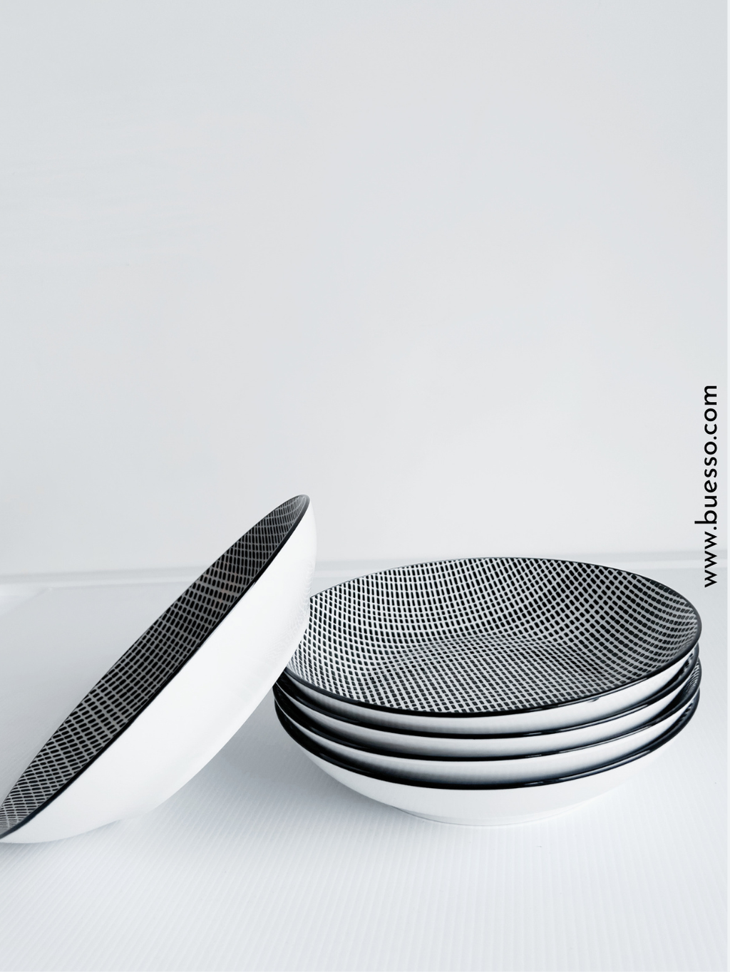 Assiette creuse en porcelaine noir & blanc