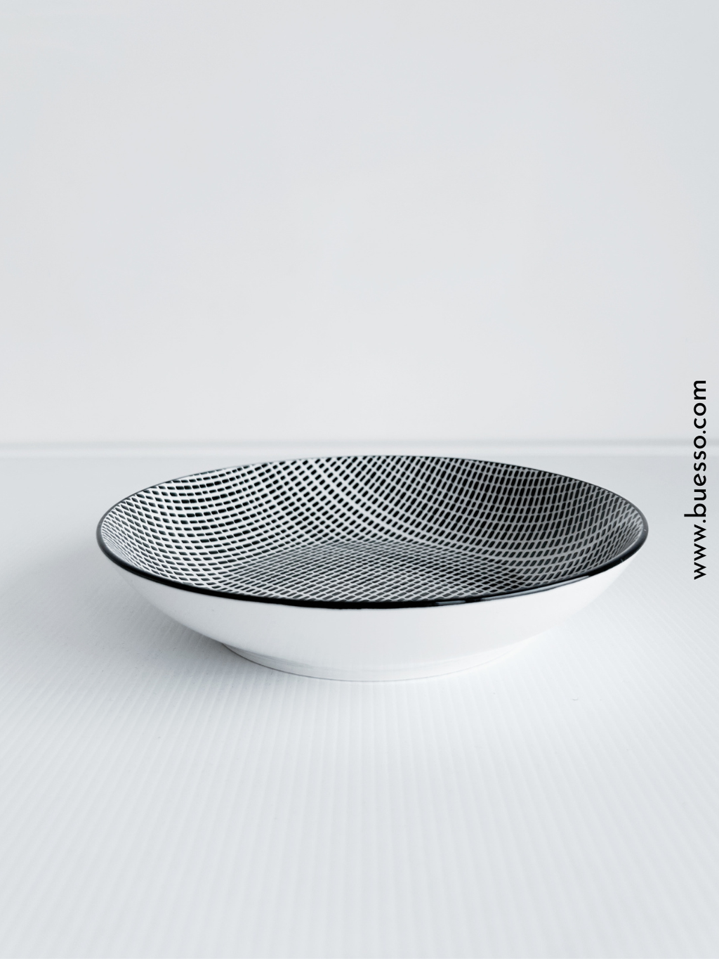Assiette creuse en porcelaine noir & blanc