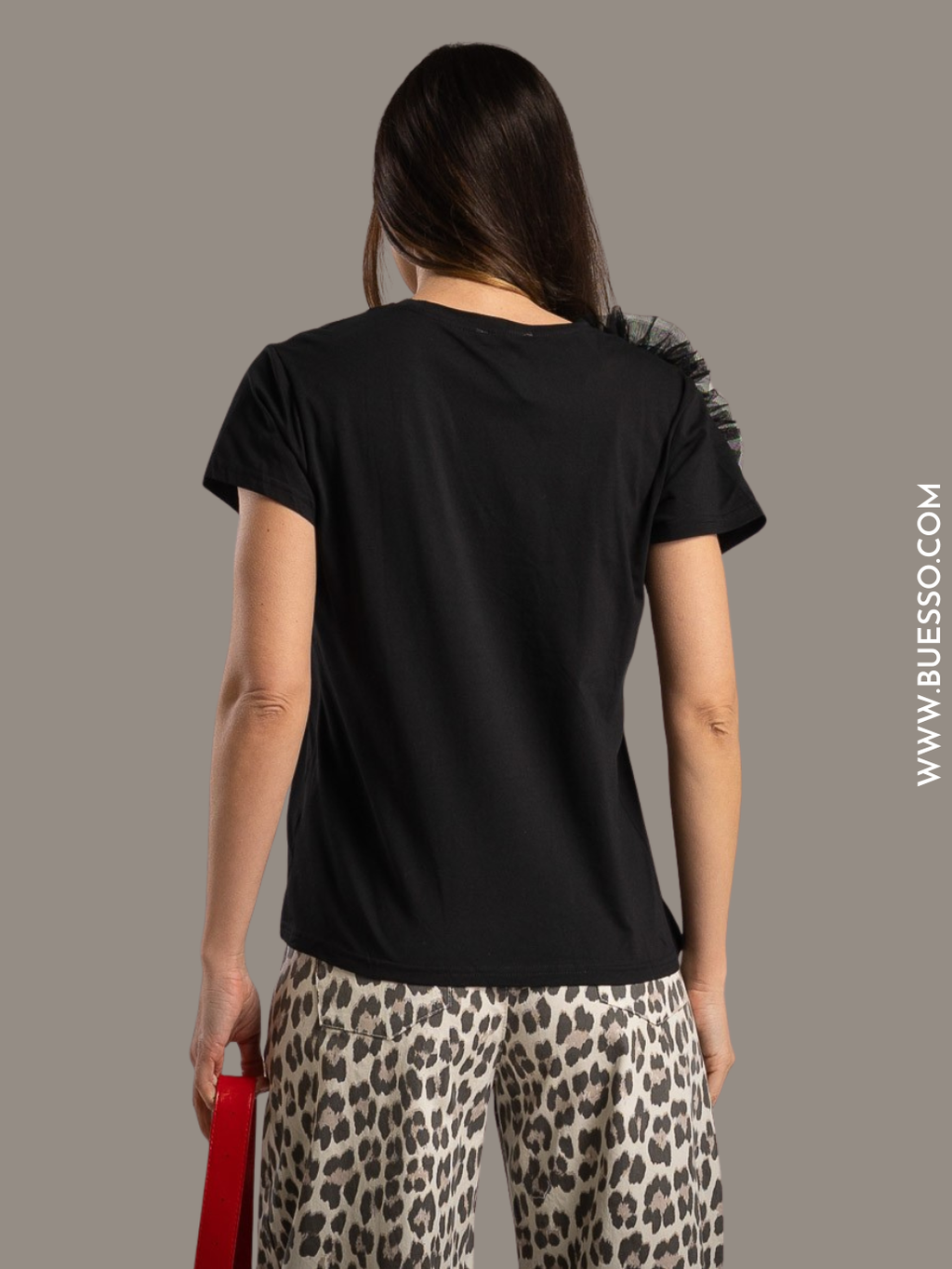 Fleur en tulle 3D sur t-shirt femme coton noir