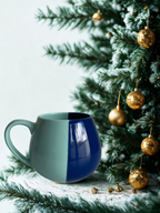 Tasse bicolore vert céladon et bleu avec anse colorée