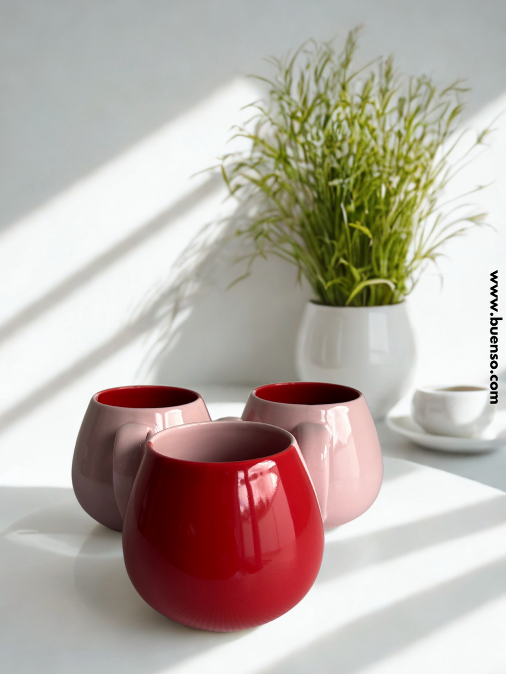 Tasse bicolore rouge et rose avec anse colorée - 42 cl