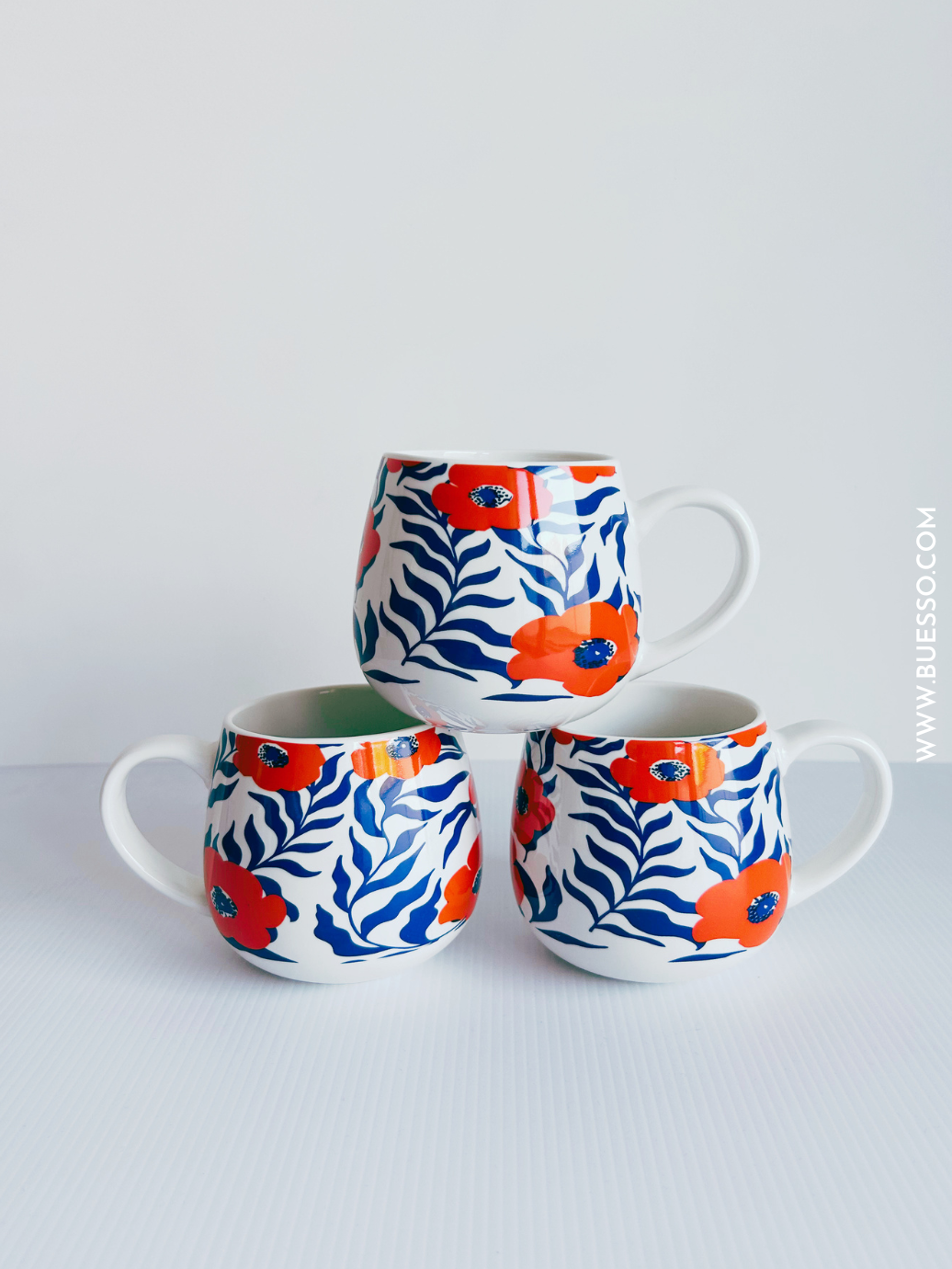 Mug en porcelaine fleurs oranges et bleues - 36 cl
