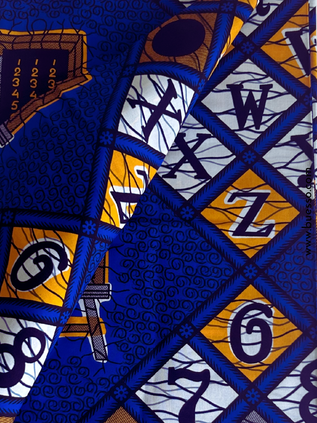 Pagne wax bleu motifs lettres & chiffres en coton