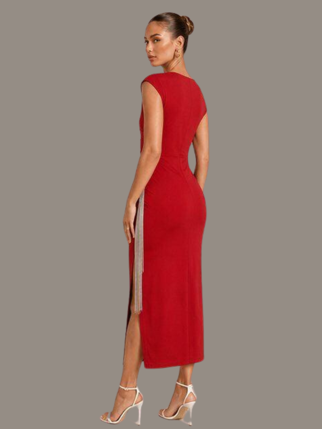 Robe de soirée rouge élégante avec détail bijou & fente