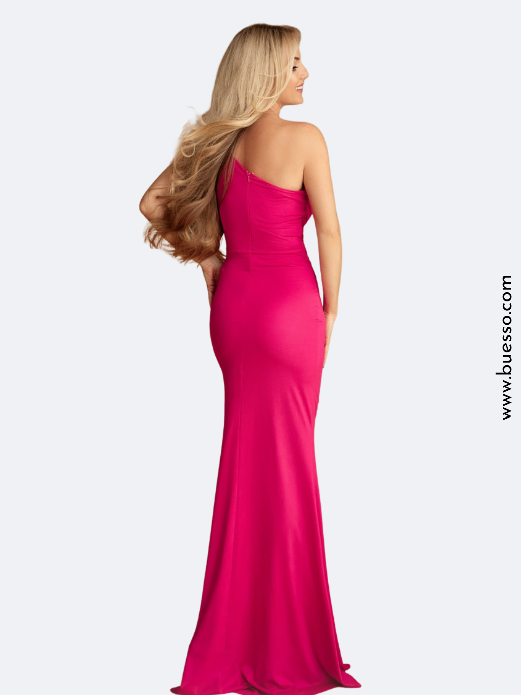 Robe de soirée rose fuchsia longue pour un éclat naturel du teint