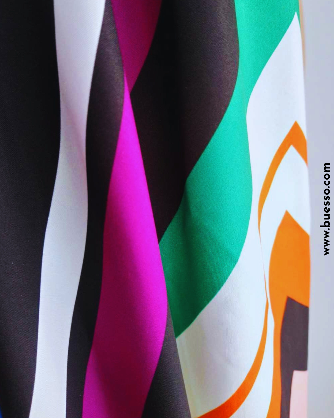 Robe rayée dos nu plongeant multicolore |Prisme d'éclat sur le teint