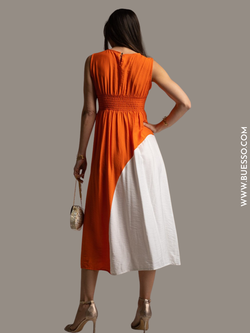 Robe bicolore orange et blanc sans manches