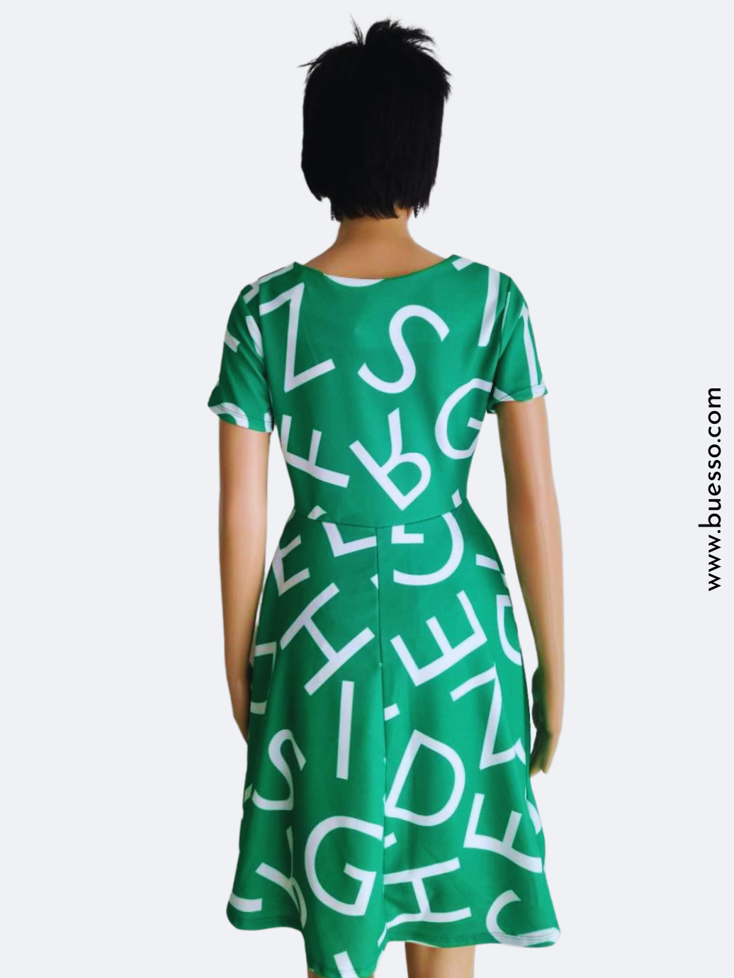Robe femme verte imprimée mi-longue à motif lettres