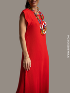 robe rouge élégante encolure ronde