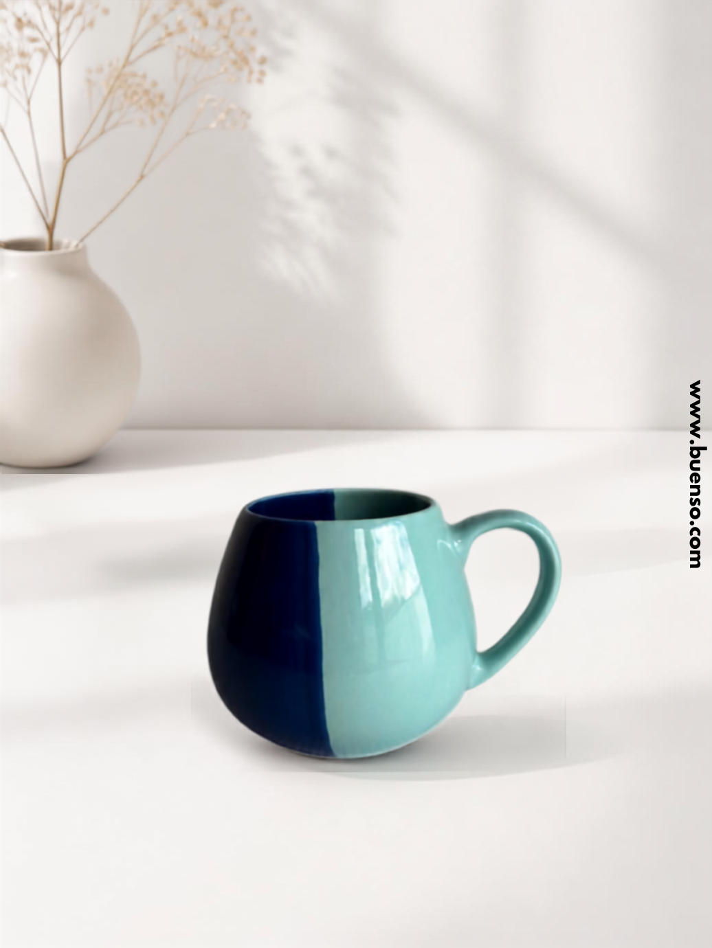 Tasse bicolore vert céladon et bleu avec anse coloré
